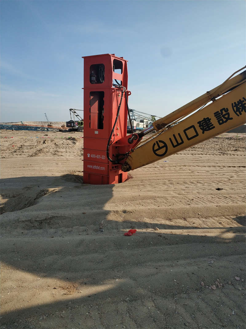 The lower hammer of the Rapid Impact Compaction is covered by the ground