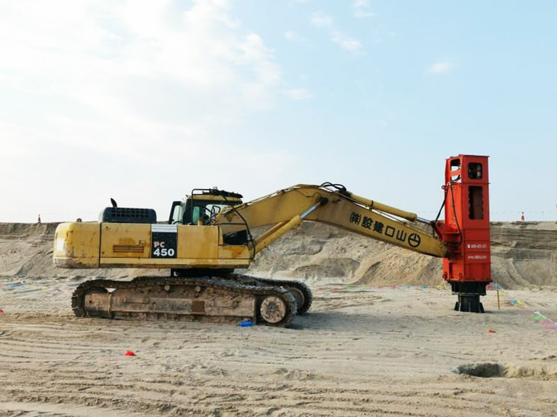 The Rapid Impact Compactor is installed on the excavator and under construction