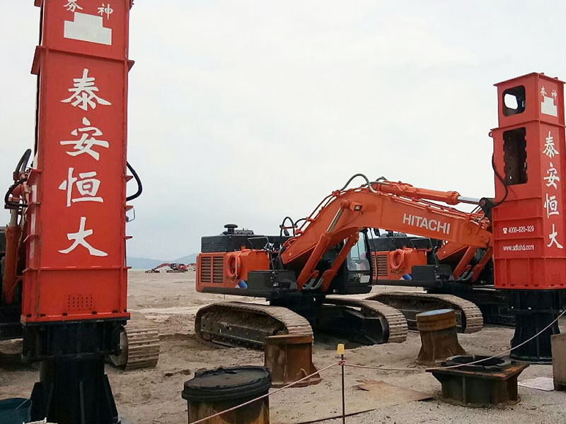 HC84 Rapid Impact Compactor is installed on the excavator